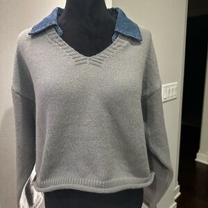 Elegant Women's V-Neck Sweater in Gray